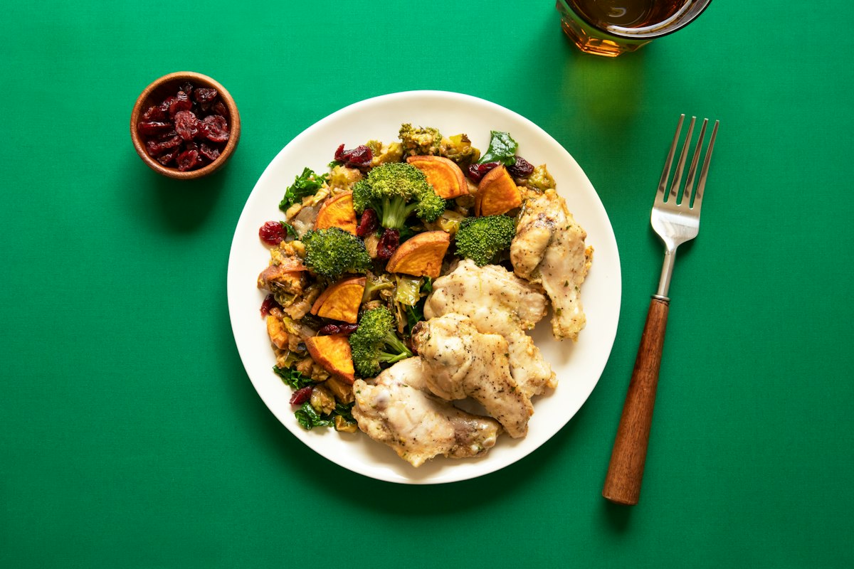 Colorful plate of low glycemic vegetables and grains